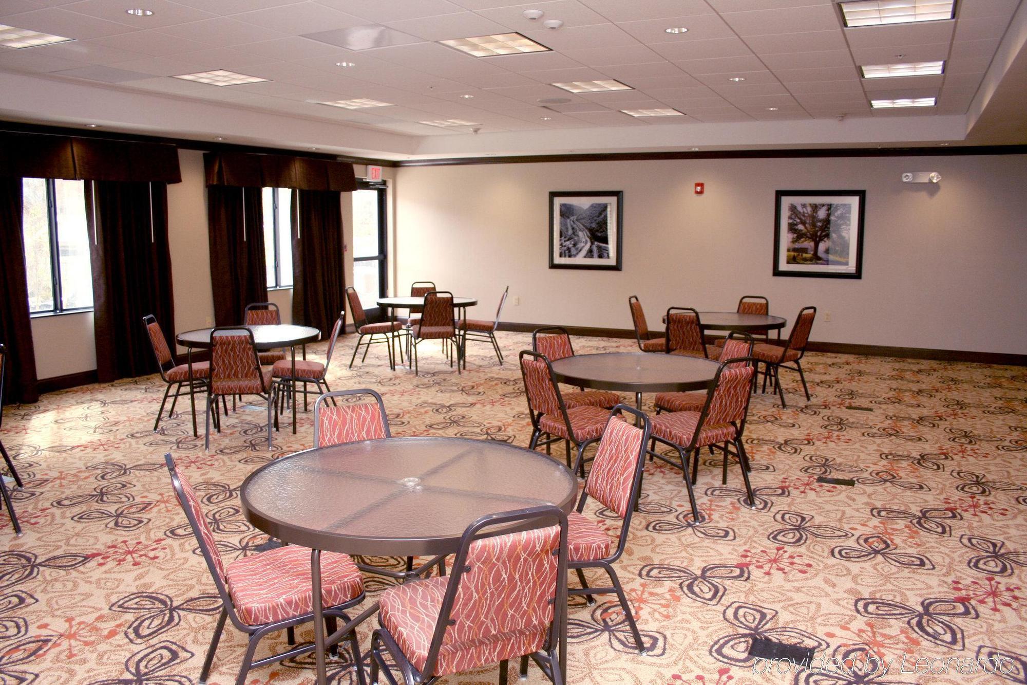 Holiday Inn Express & Suites Cumberland - La Vale By Ihg Eksteriør billede